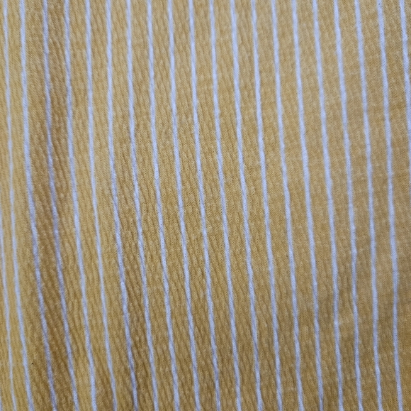 Yellow V-Neck Women's Top Size 4X - Picture 6 of 6